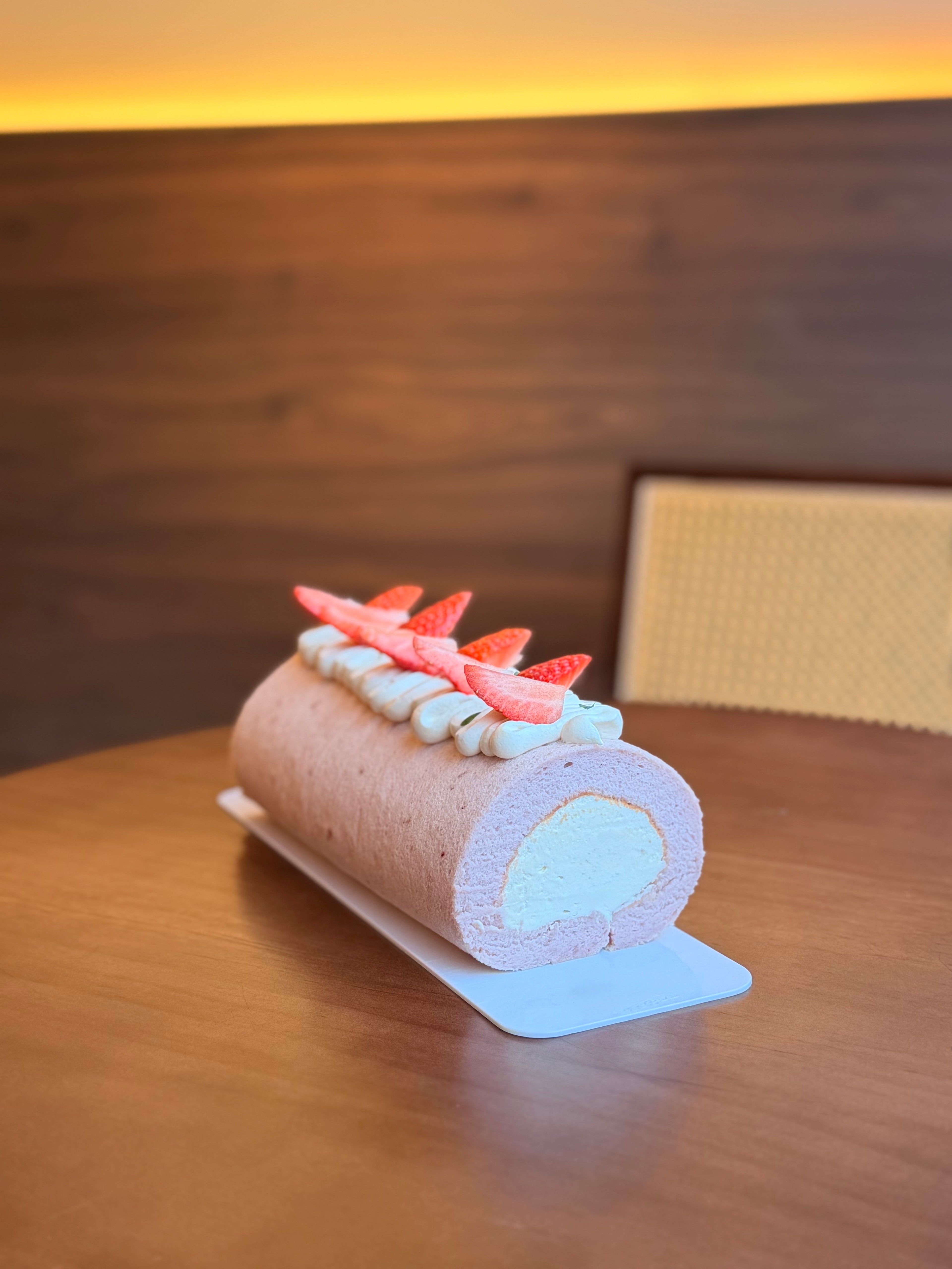 Fresh Strawberry Japanese Roll Cake (Whole)