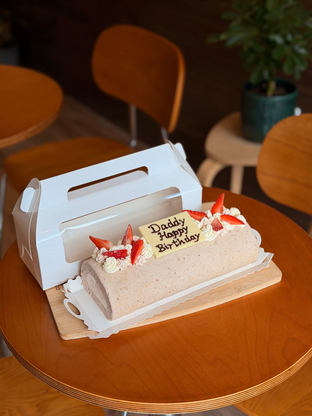 Fresh Strawberry Japanese Roll Cake (Whole)
